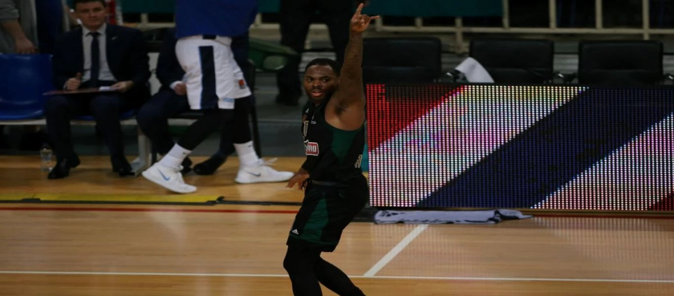 Παναθηναϊκός: Απίστευτη γκάφα από τον Τόμας - Πάσαρε τη μπάλα σε... διαιτητή (βίντεο)